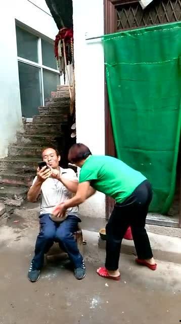 边吃瓜边看裤子视频,裤装时尚视频盛宴