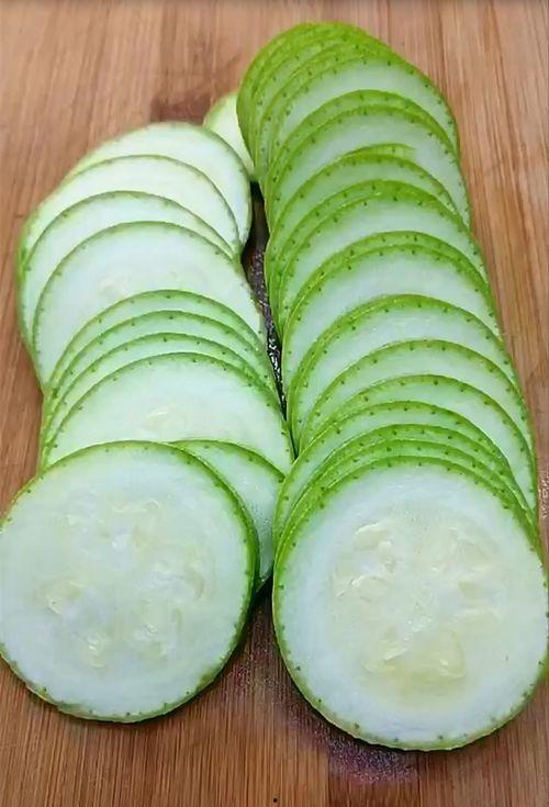 在家吃瓜的小视频